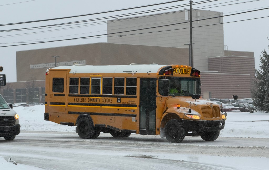 Here are the first Oakland County schools to cancel Friday classes – The Oakland Press