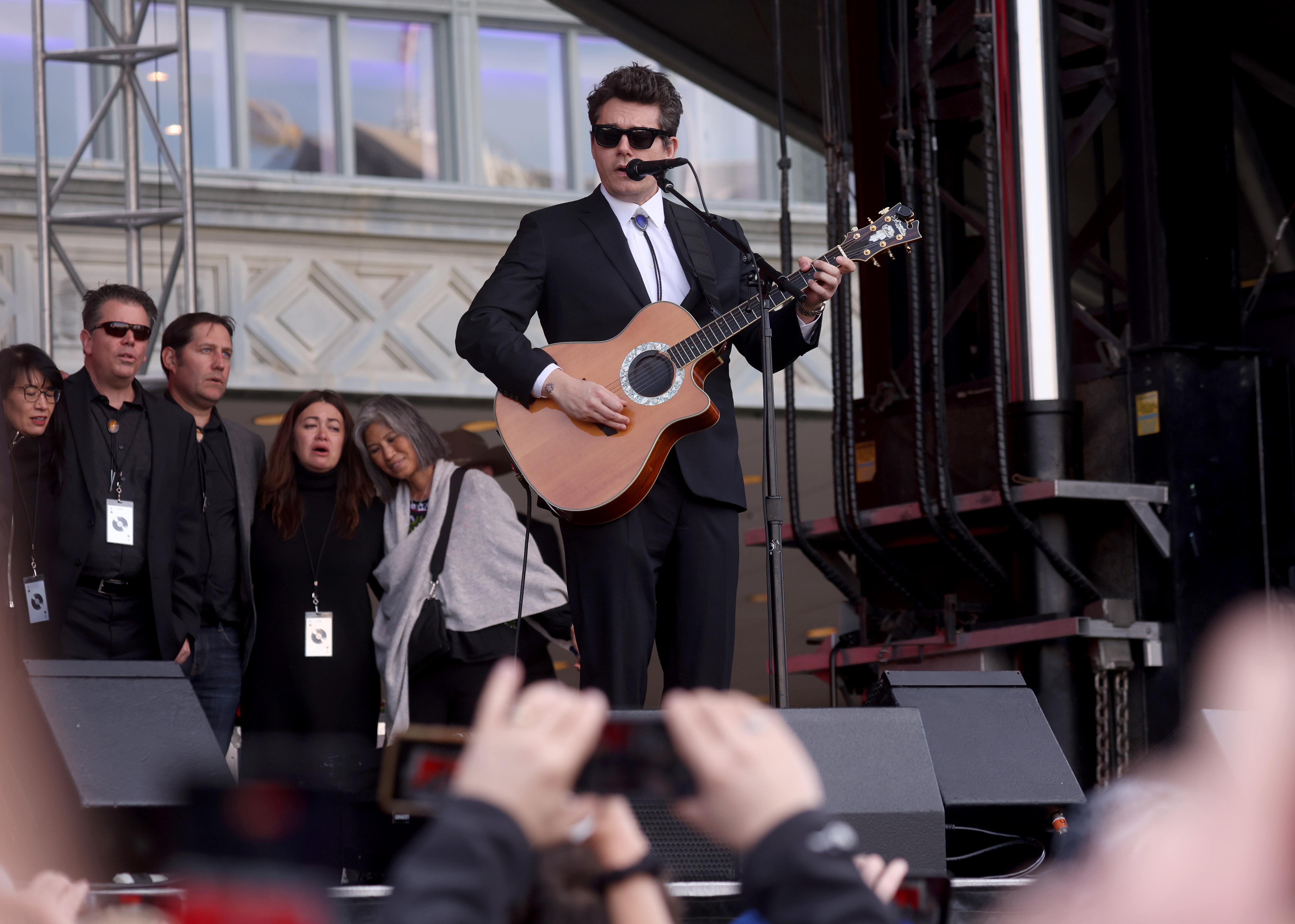 Dead & Company lead guitarist John Mayer plays âRippleâ at...