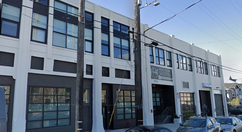 Oakland apartment hub is owned by lender after official foreclosure