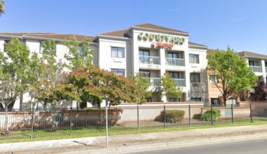 Oakland hotel near airport is bought at huge reduction in value
