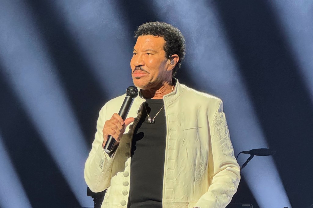 Lionel Richie puts on a show for Santa Clara University crowd – The Mercury News