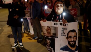 Health care workers join Oakland vigil to protest ICE fatal shooting of Minneapolis ICU nurse – East Bay Times