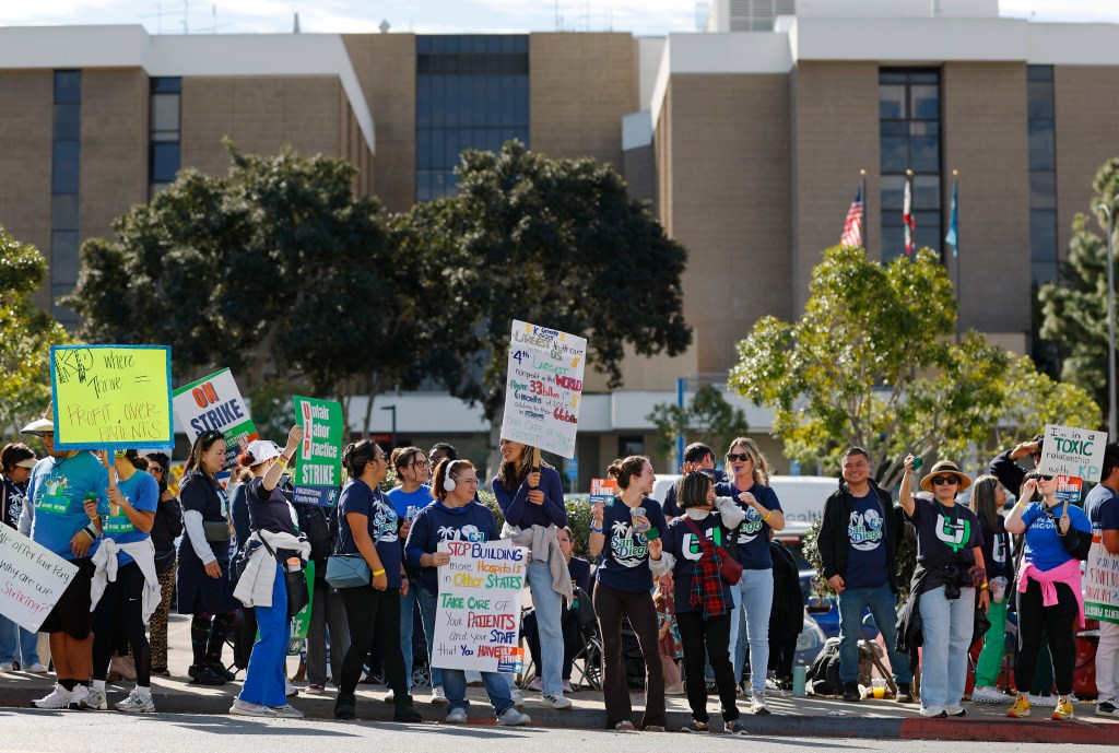 Kaiser nurses embark on indefinite strike – San Diego Union-Tribune