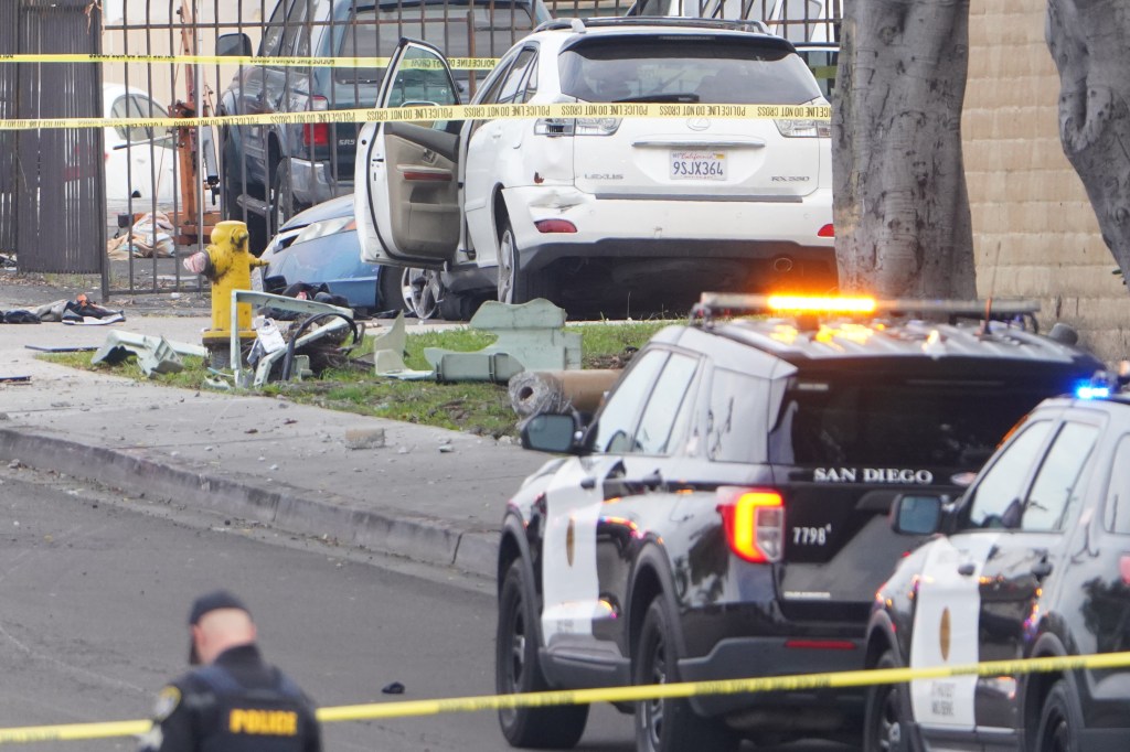 San Diego police chase ends in crash, shooting in La Presa