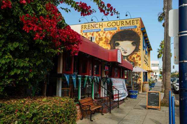 This area on Turquoise Street in north Pacific Beach, including The French Gourmet restaurant, would be the site for a 22-story mixed-use building if approved. (Alejandro Tamayo / The San Diego Union-Tribune)
