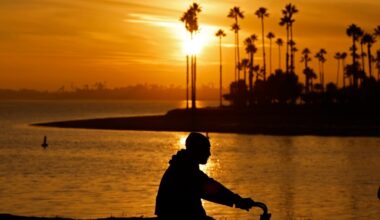 Santa Ana winds will push temperatures higher than expected in San Diego County – San Diego Union-Tribune