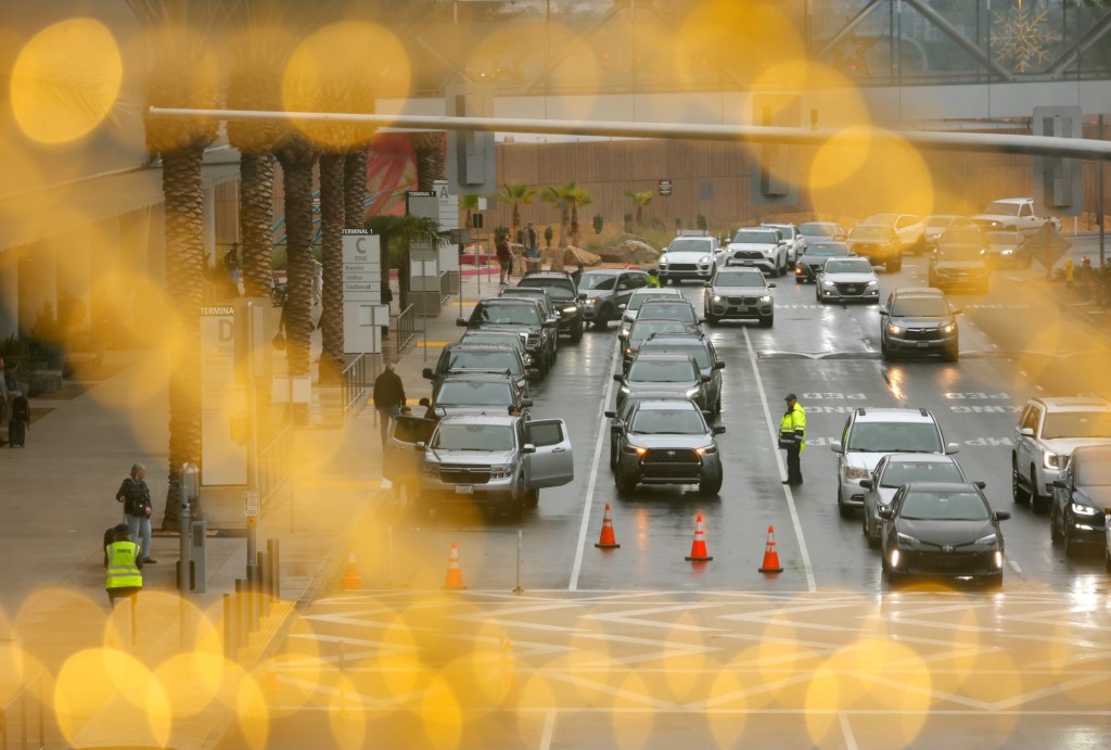 Blinkers on, courtesy off the norm for selfish local drivers – San Diego Union-Tribune