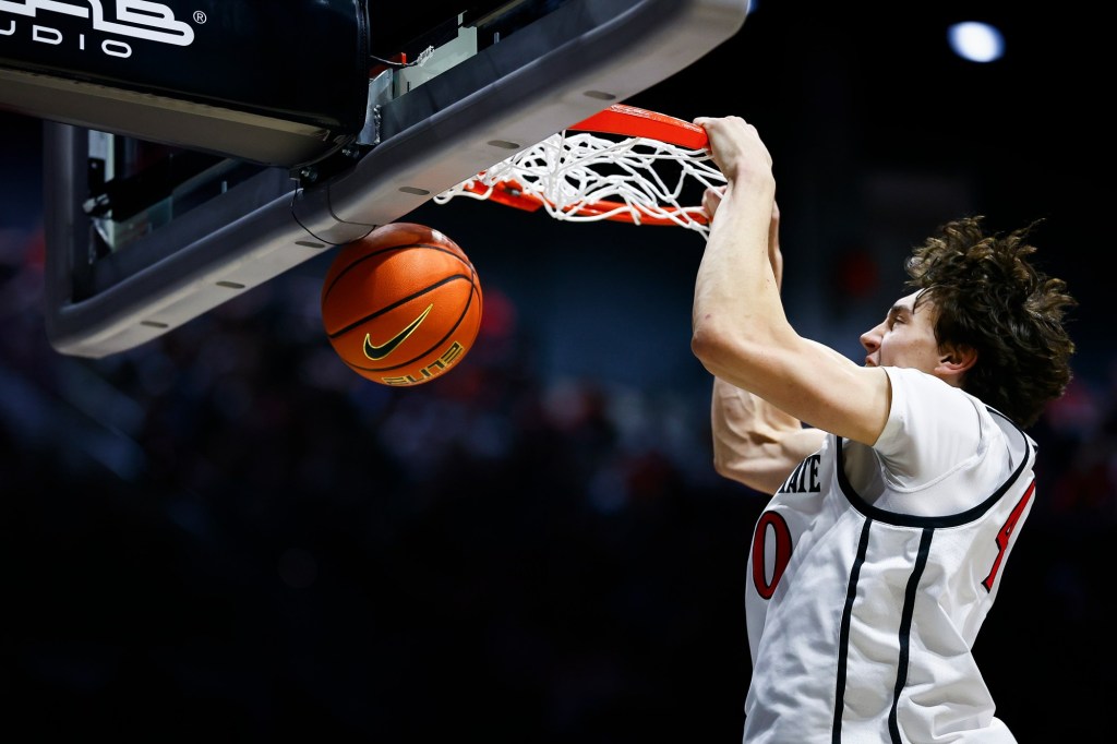 Aztecs hang on to beat Lobos team with local ties, stand alone in first place