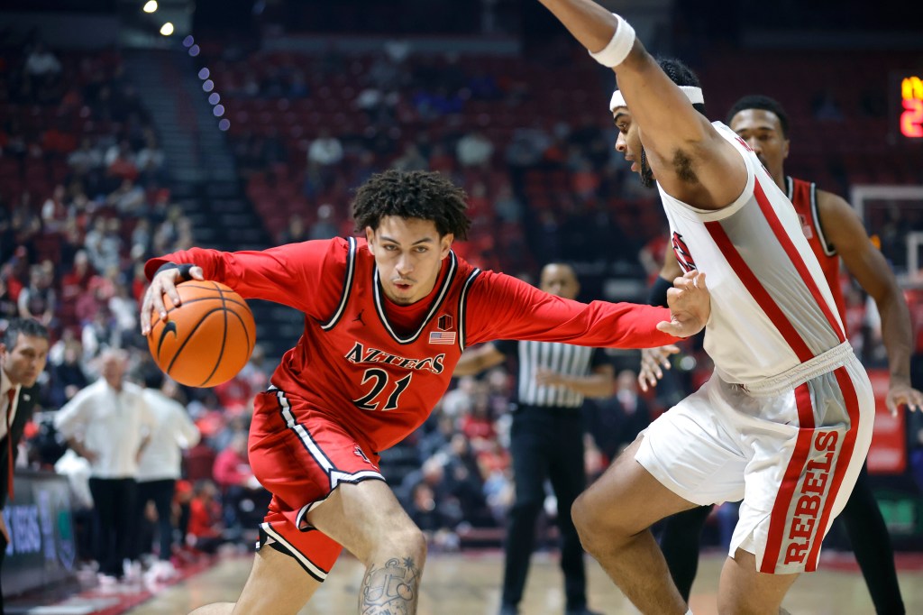 San Diego State breaks out alternate uniform, beats UNLV