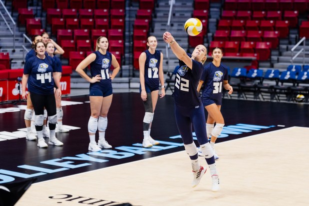Libero Shannon Scully returns the ball during a Dec. 13 practice at Viejas Arena. (Ryan Young, San Diego Mojo)