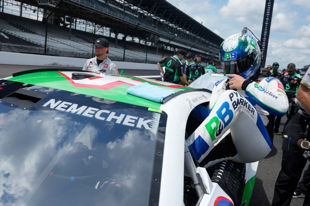 NASCAR driver will lean on dad, legendary boss ahead of Coronado weekend