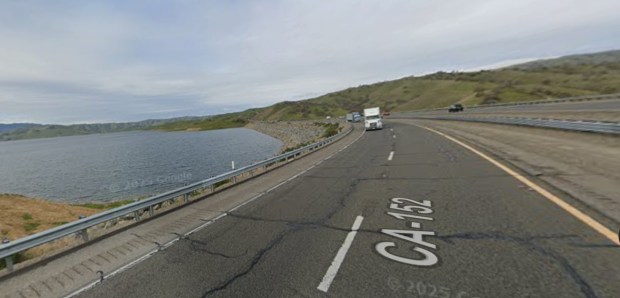 About 1 mile of Highway 152, which runs between Gilroy and Los Banos, Calif., would need to be raised by 11 feet near Cottonwood Bay under a plan to expand the size of San Luis Reservoir. (Photo: Google Maps)