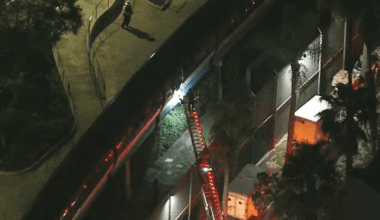 Crews evacuate passengers from stalled Disneyland Monorail – NBC Los Angeles