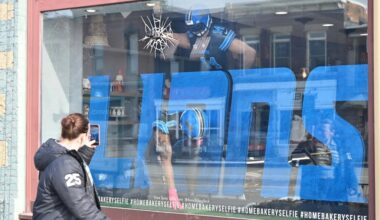 Rochester bakery unveils life-sized cake of Jahmyr Gibbs, Amon-Ra St. Brown – The Oakland Press