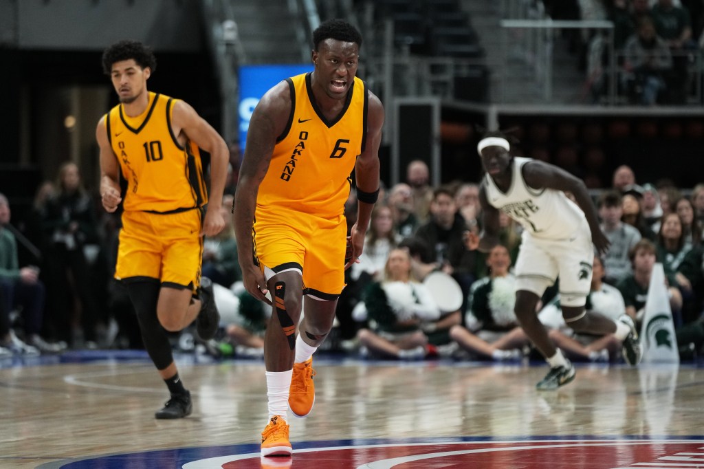 Michael Houge puts up 19 in Oakland’s 73-60 victory over Milwaukee – Macomb Daily