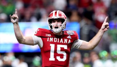 Jets land QB despite Dante Moore returning to Oregon in two-round projections