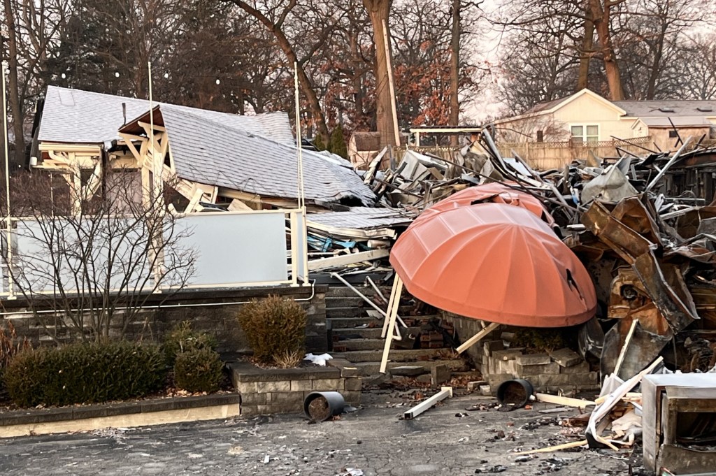 Demolition on horizon for burned-out Waterford Township restaurant – The Oakland Press