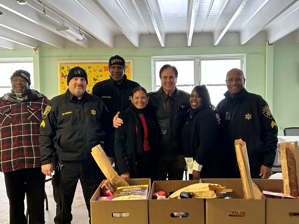 Oakland County Sheriff helps distribute groceries to those in need – The Oakland Press
