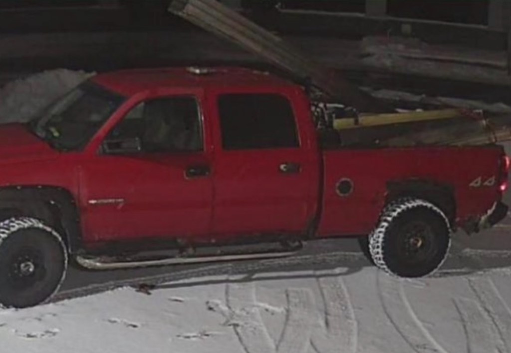 Police seek public’s help to ID tire thieves – The Oakland Press