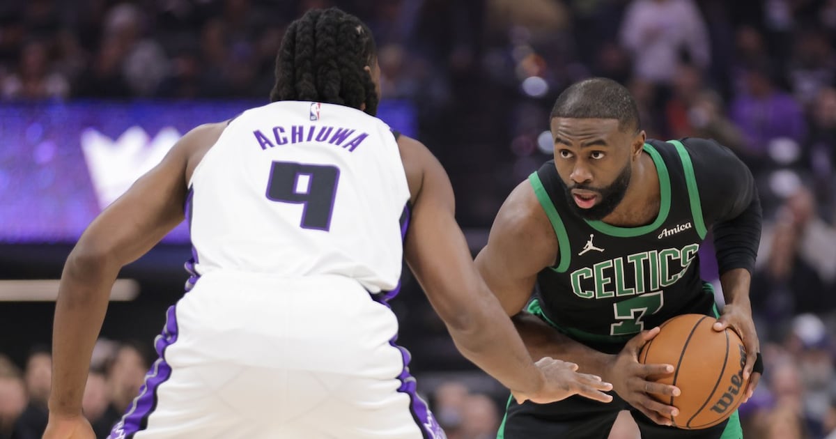 Jaylen Brown, Boston Celtics pull away in 4th for win over Sacramento Kings