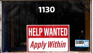 US applications for jobless benefits tick down to 209,000 last week
