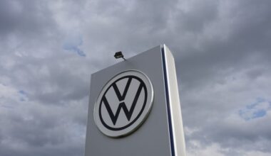 Gov. Whitmer announces support for $13M Volkswagen deal that will keep 900+ jobs in Oakland County