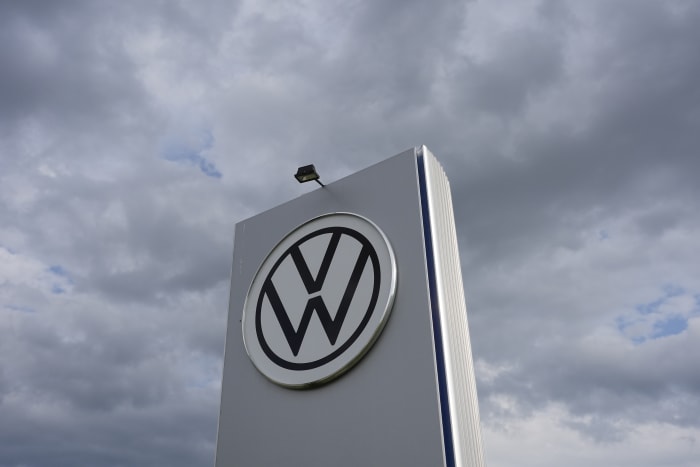 Gov. Whitmer announces support for $13M Volkswagen deal that will keep 900+ jobs in Oakland County