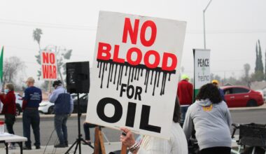 Fresno picketers stand against U.S. action in Venezuela – The Collegian