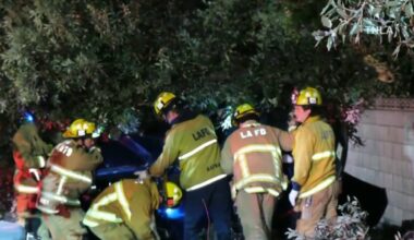 1 killed, 1 hospitalized in Woodland Hills crash – NBC Los Angeles