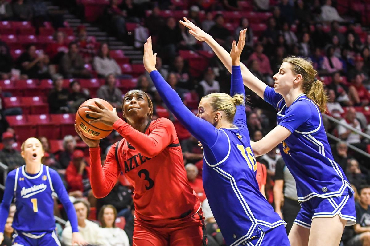 SDSU guard Alyssa Jackson (3) shoots the ball during an NCAA Women’s basketball  game against San Jose State   Saturday January 24, 2026 in  San Diego, California.