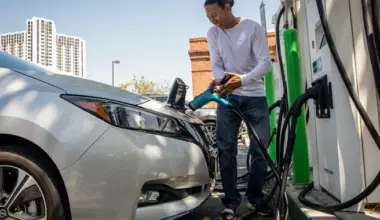 Newsom Wants $200M for EV Rebates. Experts Say It’s Not Enough to Fix California’s Slump | Lost Coast Outpost