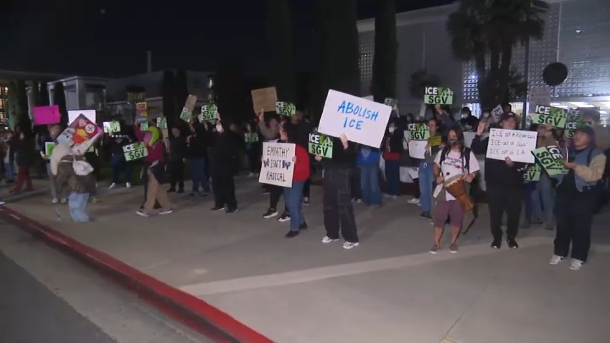 Rally held in Alhambra in response to woman’s encounter with federal agents, local police – NBC Los Angeles