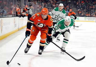 Lukas Dostal shines as Anaheim Ducks break 9-game losing streak with 24 saves against Dallas Stars