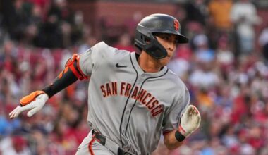 Giants' Jung Hoo Lee stopped briefly at LAX because of missing travel documents, AP source says