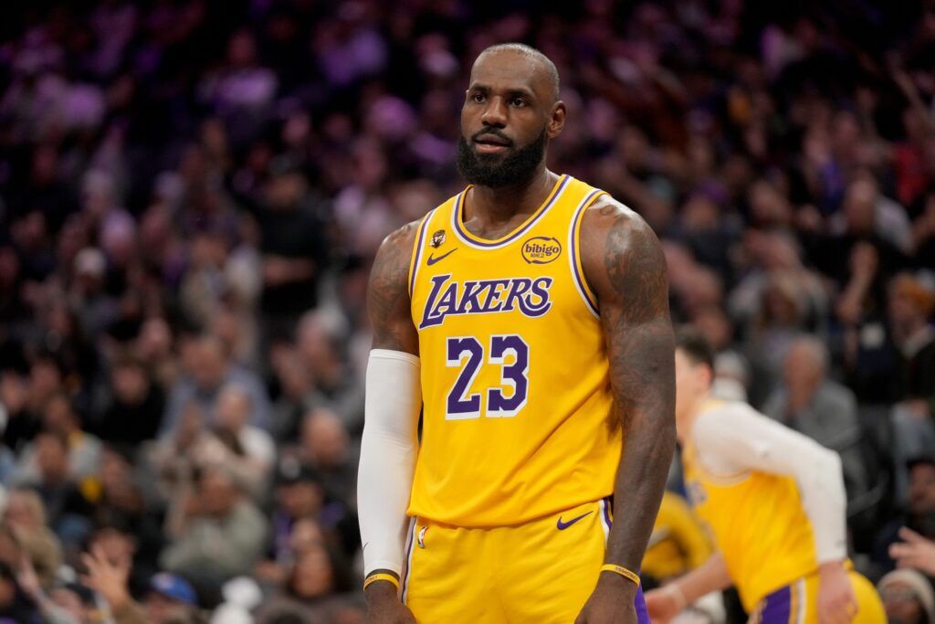 Kings Savagely Troll LeBron James After Lakers' Humiliating Loss to Sacramento