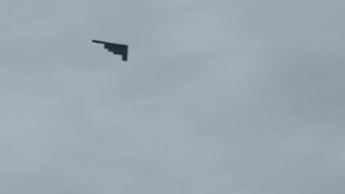 B-2 bomber makes a delayed flyover at Rose Bowl halftime – NBC Los Angeles