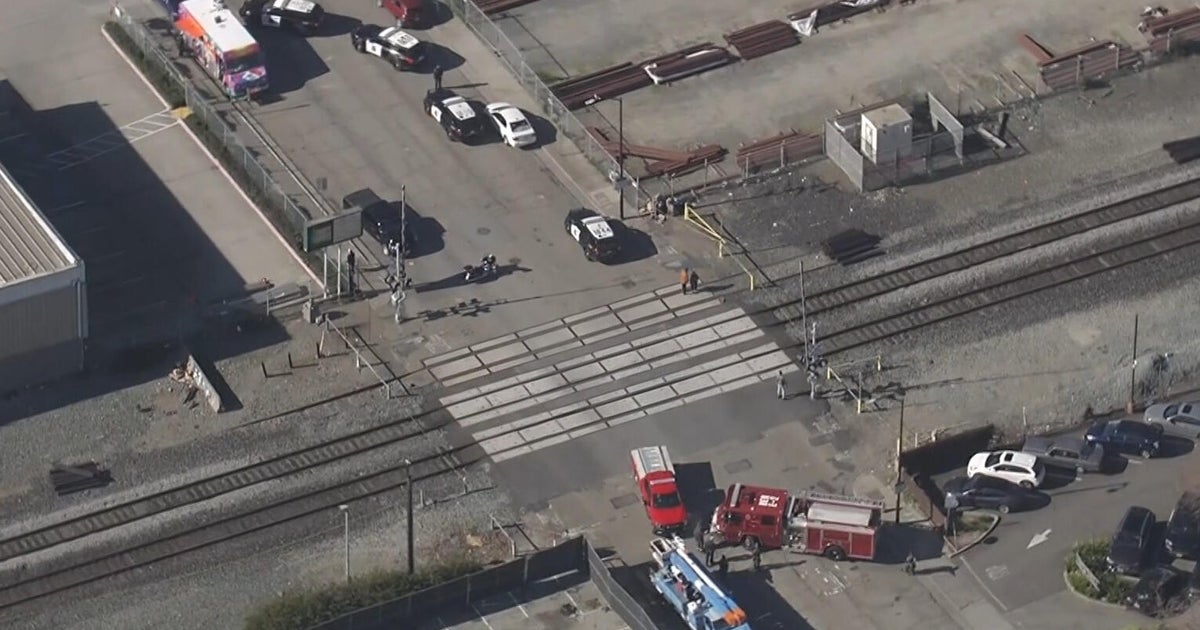 Train hits, kills person on tracks in Berkeley