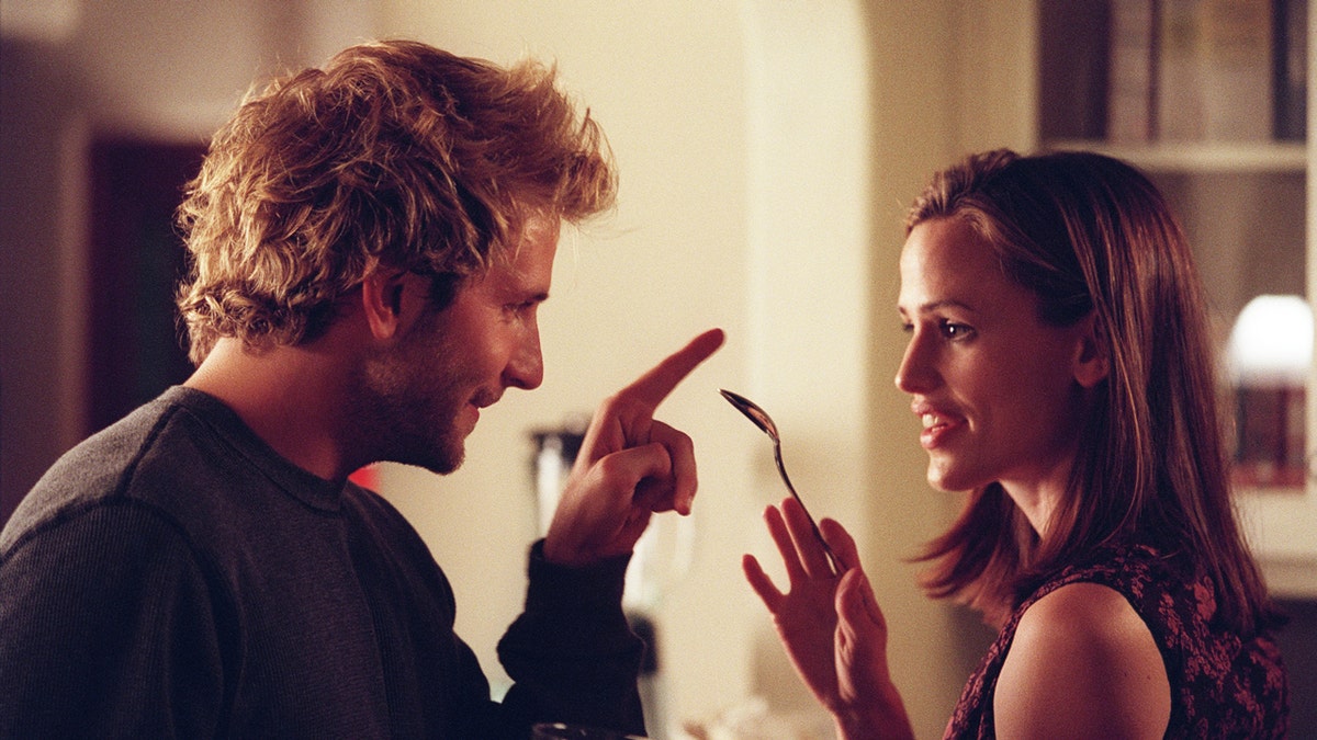 Bradley Cooper and Jennifer Garner in a scene from "Alias"