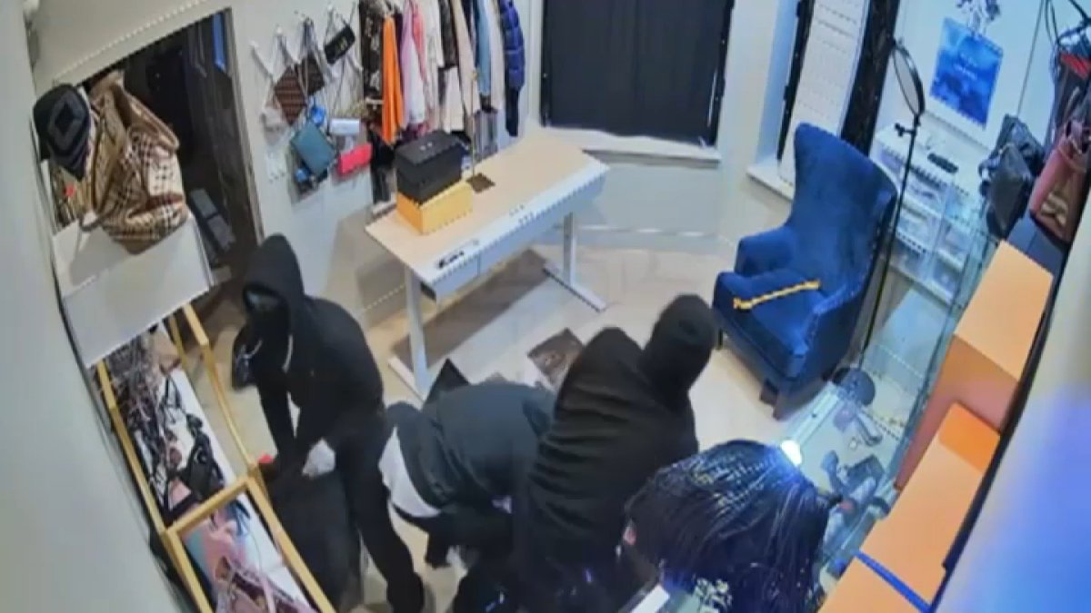 Chanel and Hermès bags stolen from Newport Beach boutique – NBC Los Angeles