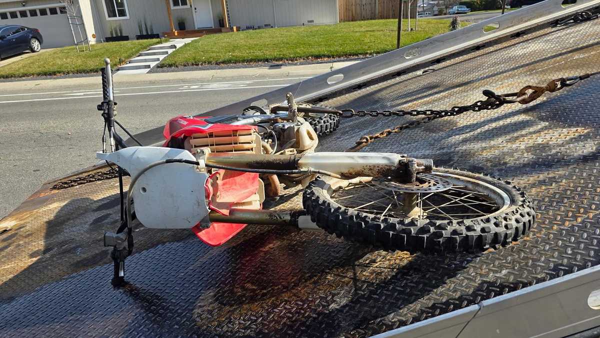 2 juveniles on dirt bike hurt after crashing into vehicle near elementary school in Orangevale, CHP says