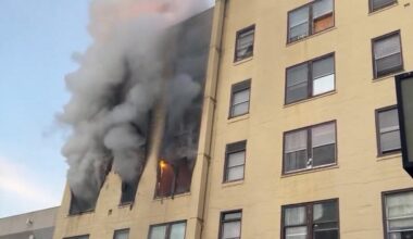 Fire breaks out at downtown Oakland apartment building; residents evacuated