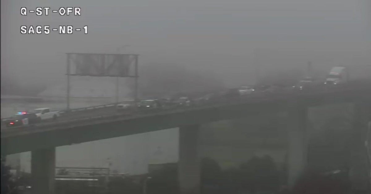 Major I-5 connector in Sacramento blocked by jackknifed big rig