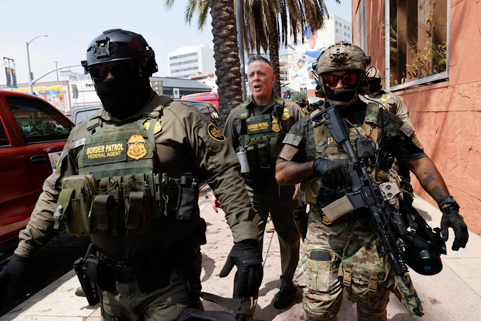 federal agents march