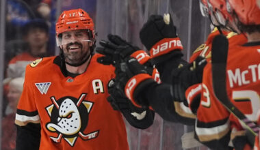 Ducks hold off Rangers 5-3 for 4th straight win following 9-game losing streak