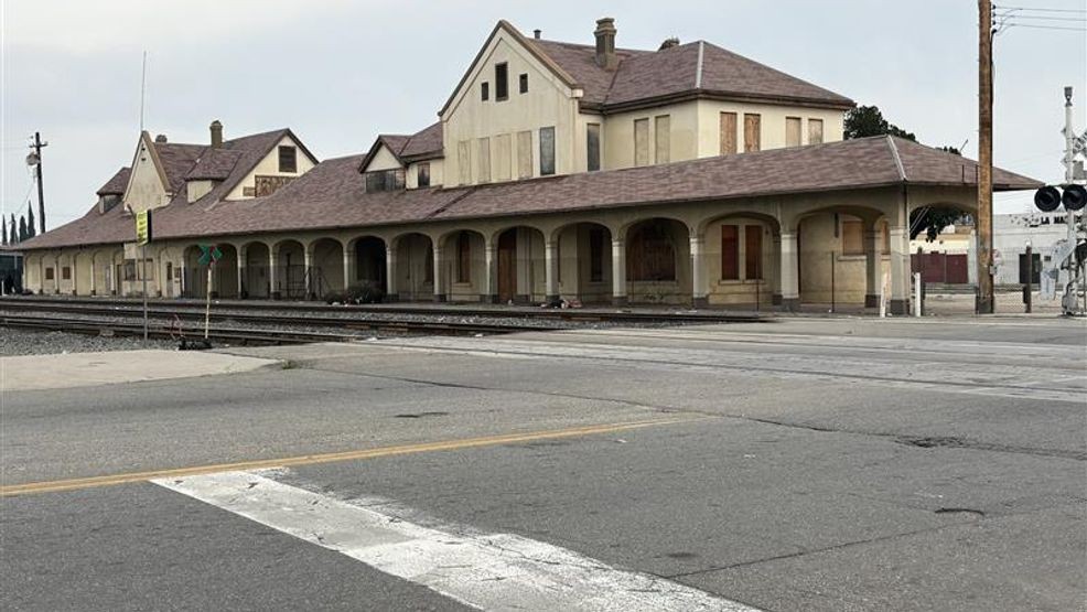 SUMNER STATION IN EAST BAKERSFIELD. KBAK/KBFX