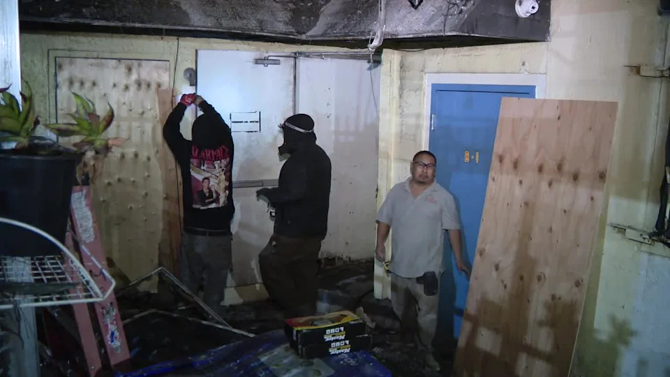 <div>People try to repair parts of a building in downtown Oakland at 19th Street and Broadway that burned in a three-alarm fire. Jan. 19, 2026</div>