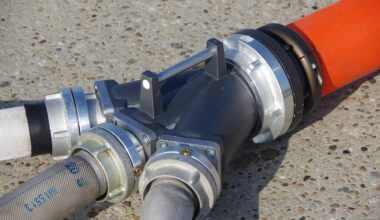 Fire crews contain vehicle blaze in Clovis neighborhood