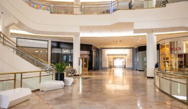 San Francisco's largest mall permanently closes ahead of schedule