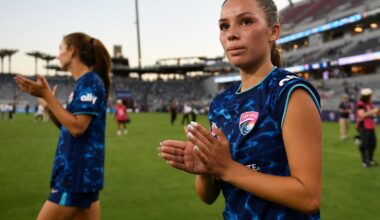 Melanie Barcenas signs new one-year contract with San Diego Wave FC