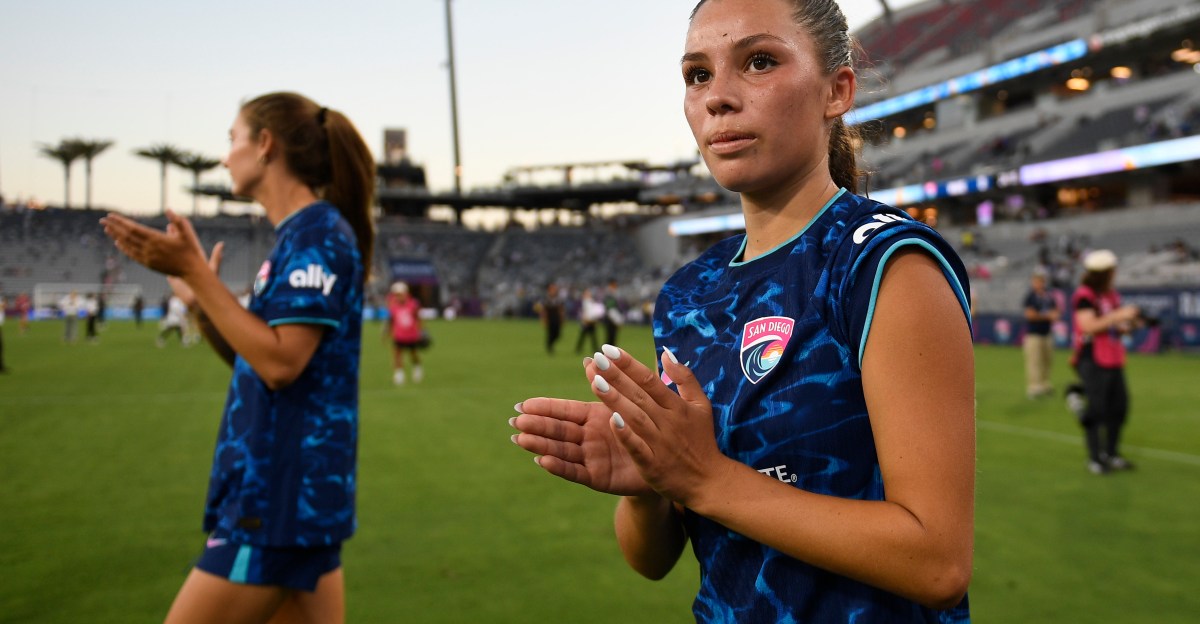 Melanie Barcenas signs new one-year contract with San Diego Wave FC